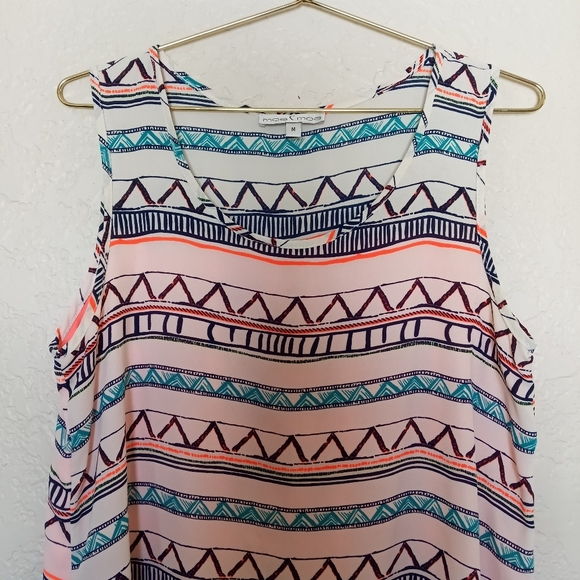 🛍 3/$12 MOA MOA Print Tank with Slit Back and Pink Underlay Size Medium - Picture 2 of 7